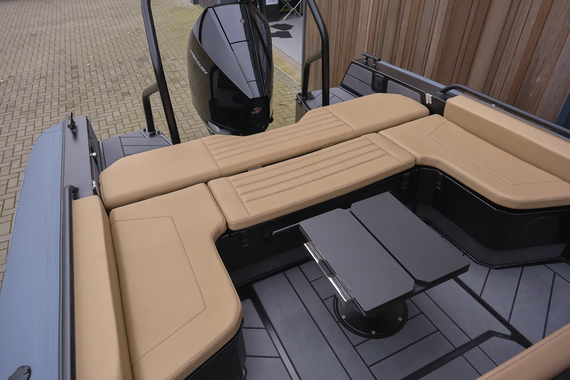 AQUASPIRIT S700 aluminium RIB/rubberboot met 300pk Mercury V8, perfect voor watersporten. Te koop bij BOWT Watersport, de RIB specialist