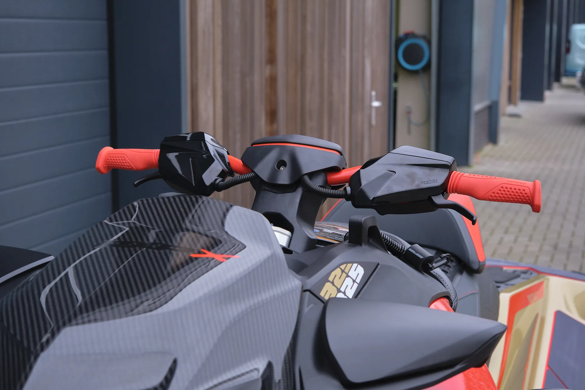 Sea-Doo RXP-X RS 325 (Metallic Tan) waterscooter te koop bij BOWT Watersport, officieel Sea-Doo dealer