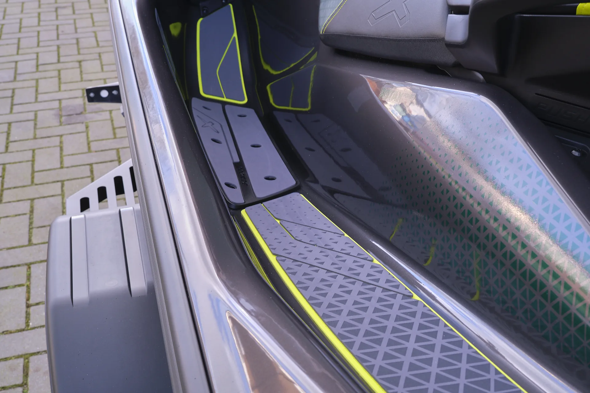 Sea-Doo RXP-X RS 300 APEX waterscooter te koop bij BOWT Watersport, officieel Sea-Doo dealer