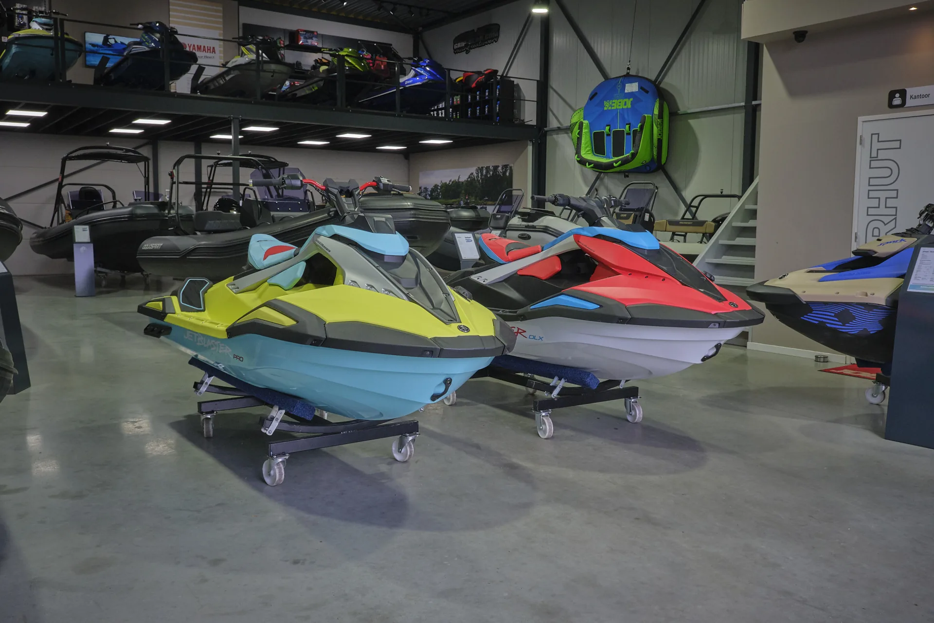 Yamaha WaveRunner JetBlaster DLX vs PRO waterscooter