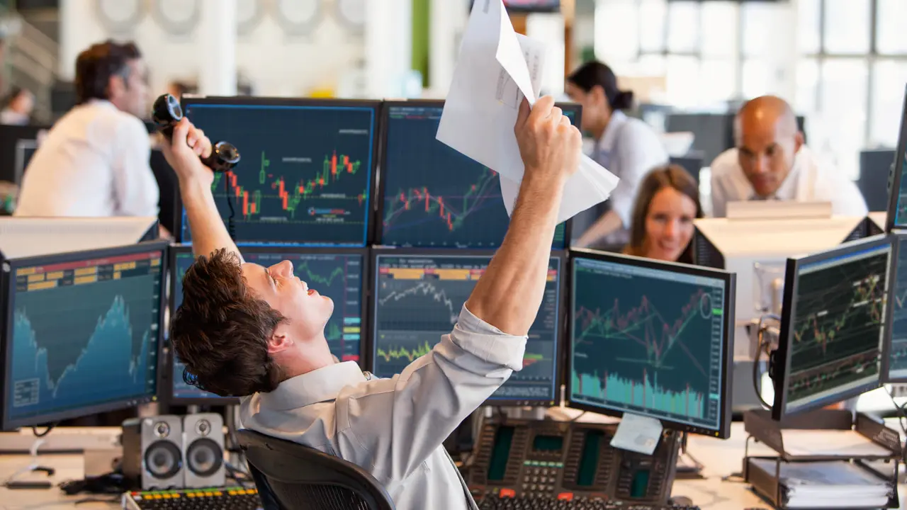trader looking happy - What Are the Advantages of CFD Trading Over Normal Trading