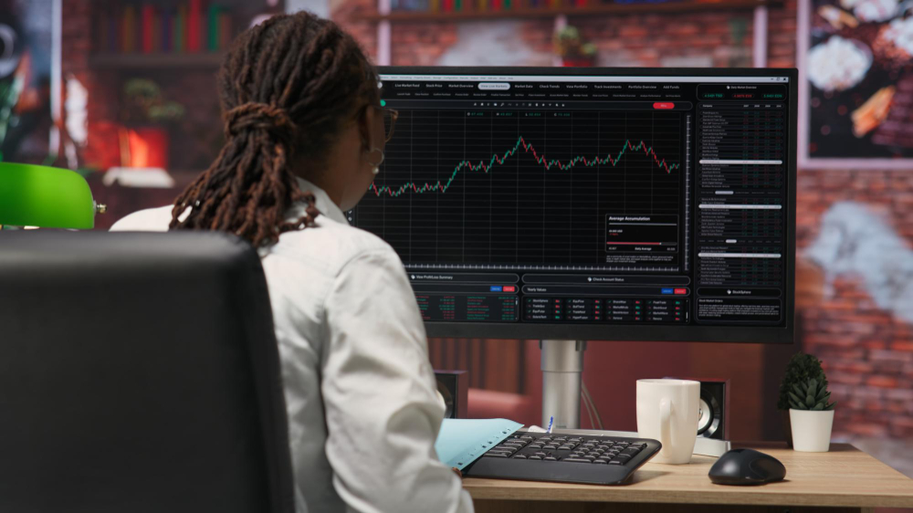 women trading on a desktop - How Many Day Traders Are Successful