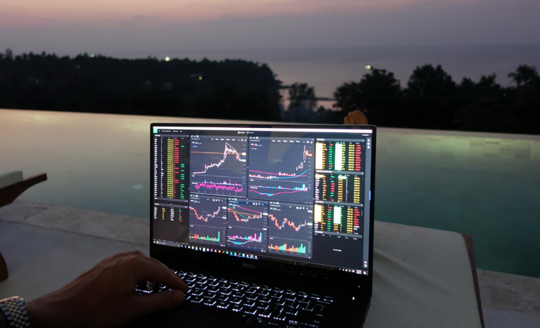 man trading near a pool - Where to Place Stop Loss