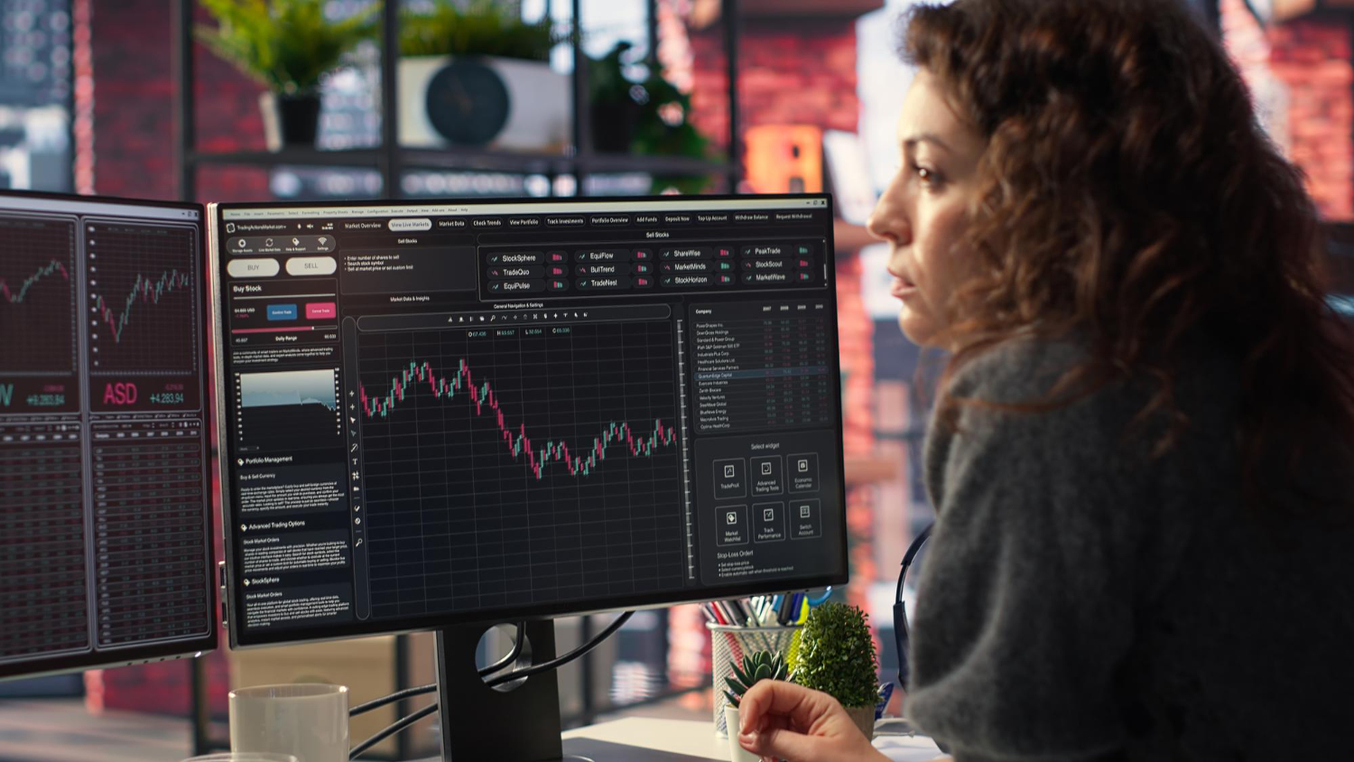 woman trading on a desktop - Dow Jones Index vs S&P 500