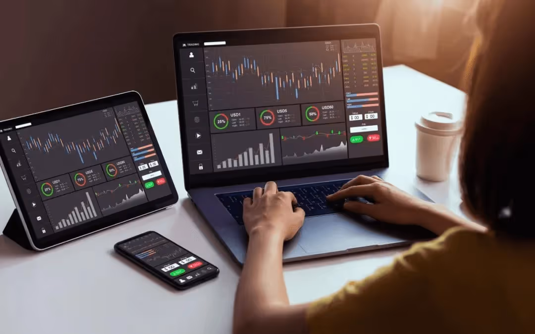 Person trading stocks on multiple devices - Best Currency Pairs to Trade for Beginners 