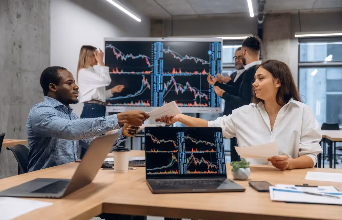 Collaborative Work Environment with Financial Analysis