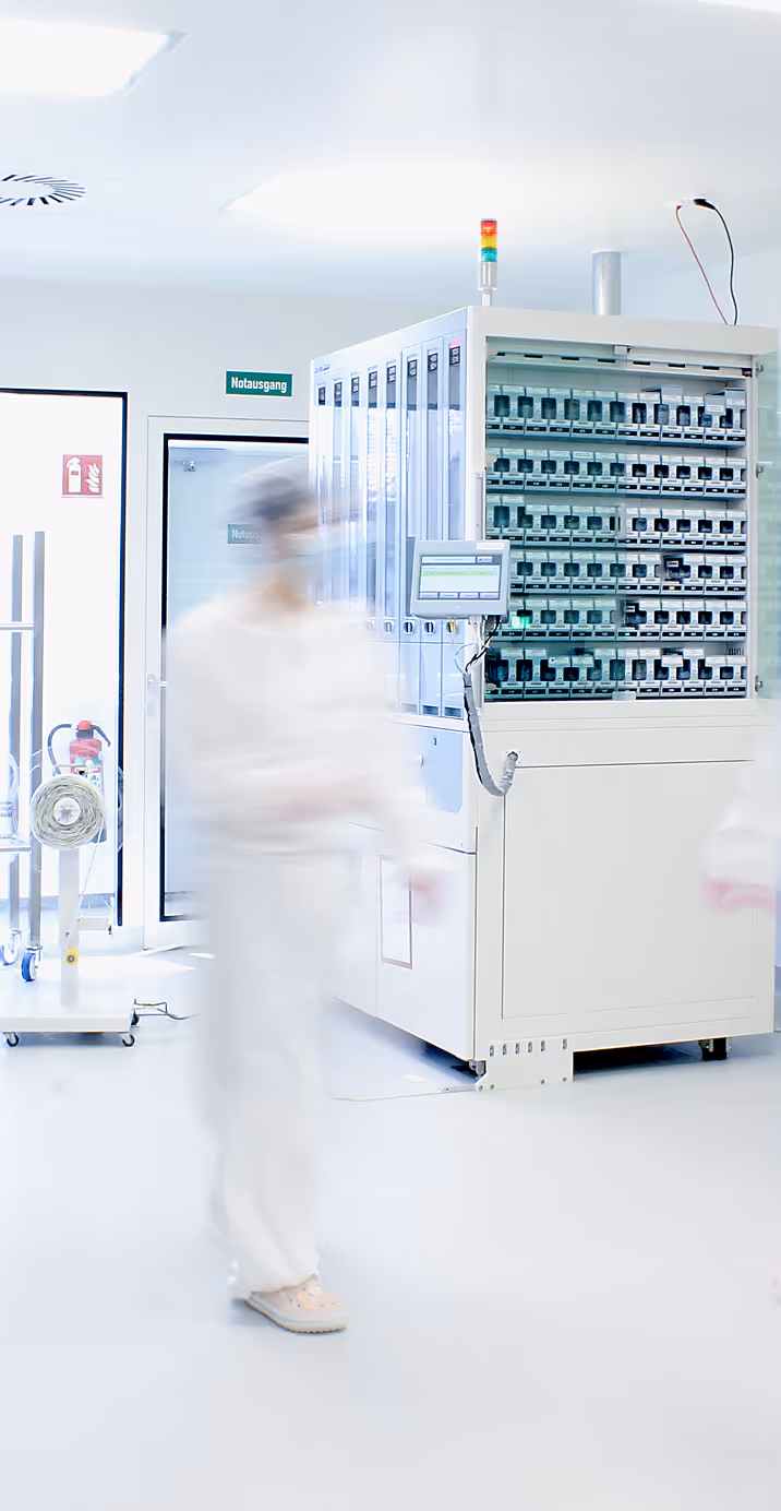 Automatisierte Verblisterungsmaschine für schnelle und fehlerfreie Apotheken-Belieferung