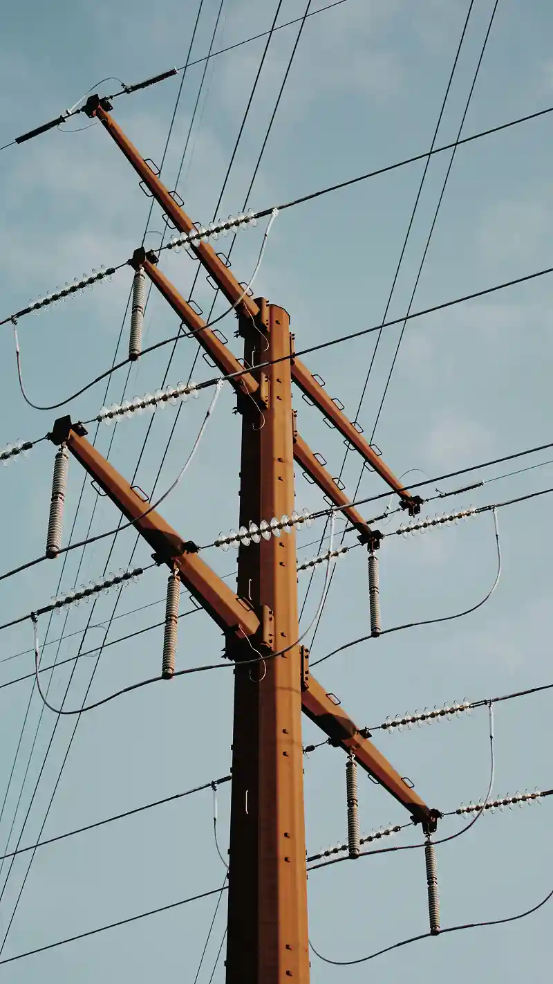 Glass insulators in a tower mast