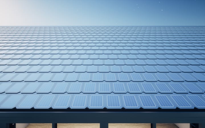 Les ardoises solaires et tuiles photovoltaïques révolutionnent le monde de l’énergie renouvelable. Ces alternatives aux panneaux solaires traditionnels combinent efficacité