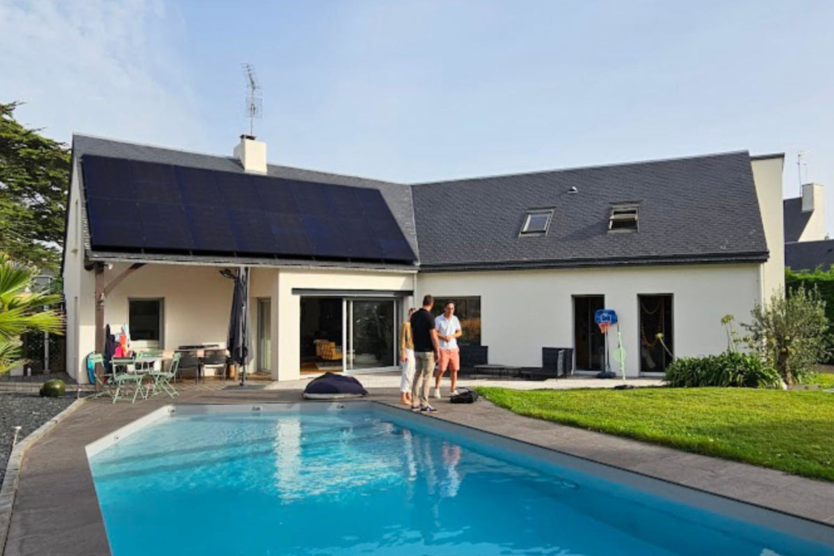 Les besoins en énergie évoluent. Voiture électrique, mobilité douce, loisirs électriques : la consommation augmente. Installer des panneaux solaires permet de réduire la facture