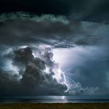 Les panneaux solaires en Bretagne sont souvent sous-estimés. Beaucoup pensent que la pluie et les nuages empêchent une bonne production d'électricité.