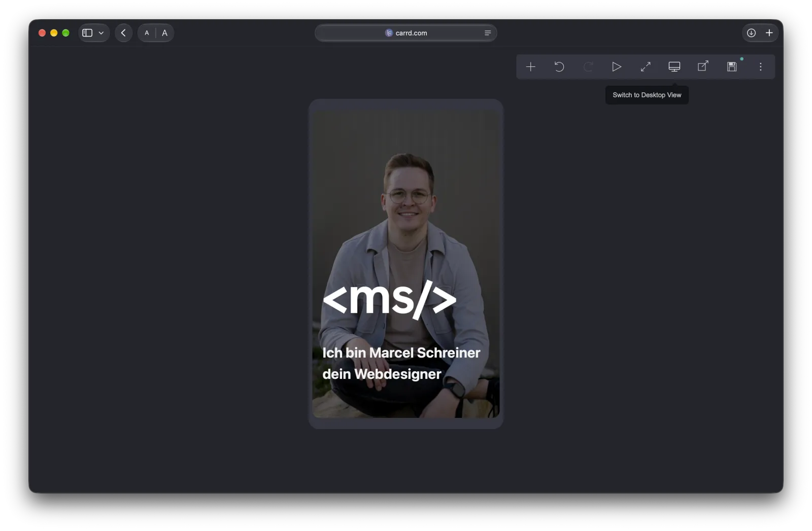 Carrd-Editor mit dem Symbol, das zurück auf die Desktop-Ansicht wechselt