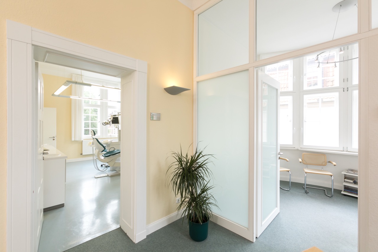 image of patient consultation (for a dental office)