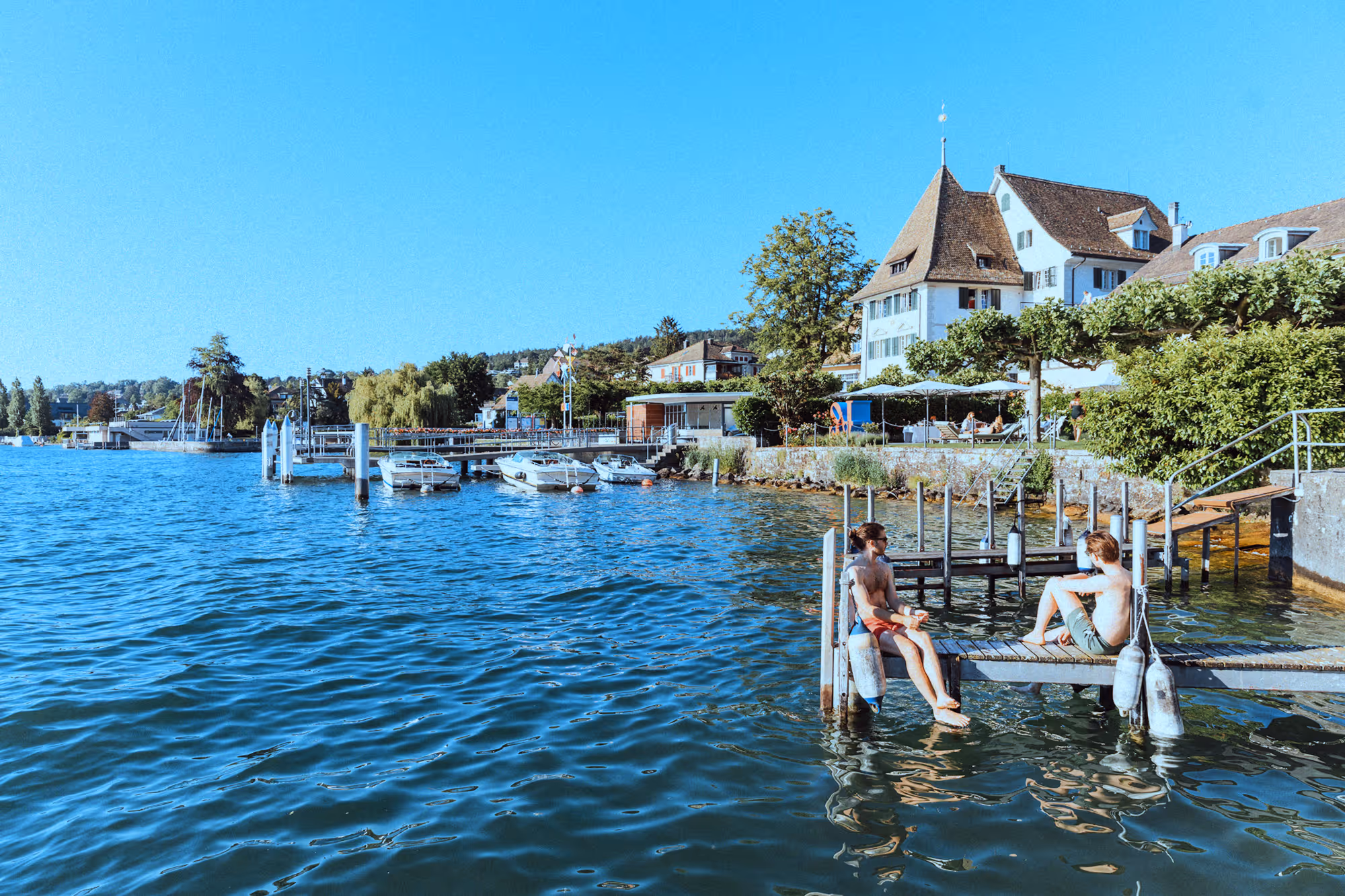 Hôtel au bord d’un lac suisse avec ponton et vue paisible – escapade gastronomique et nature Smartbox Signature