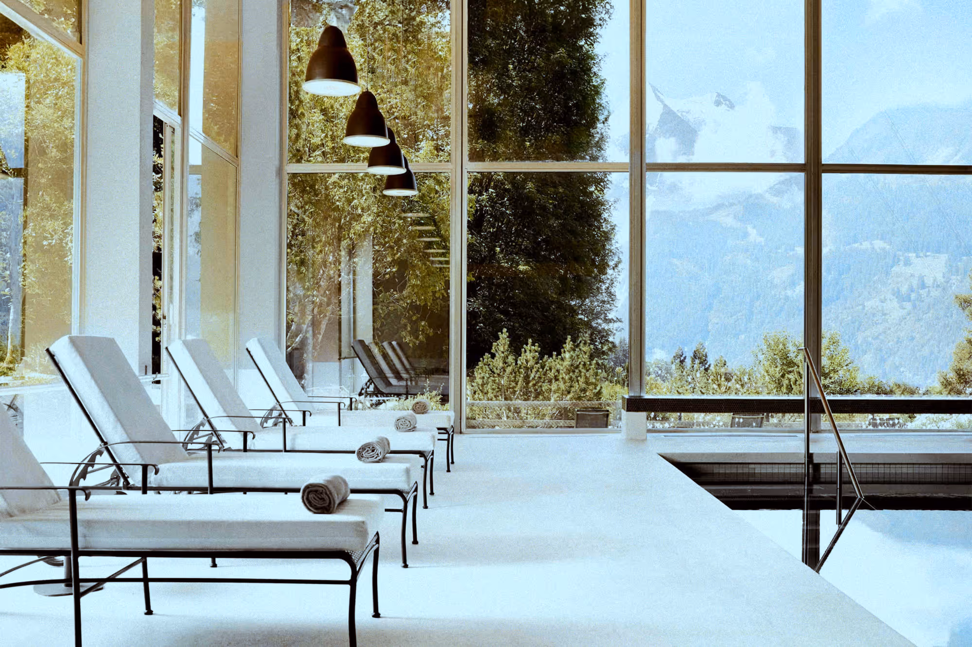Spa panoramique avec transats et vue sur les Alpes suisses – séjour détente et romantique Smartbox Signature
