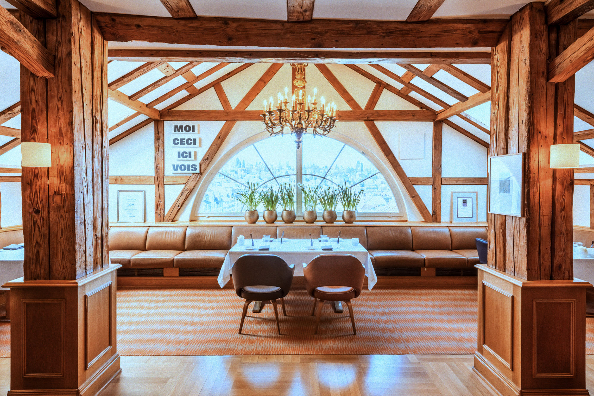 Restaurant gastronomique sous charpente en bois – expérience culinaire raffinée Smartbox Signature