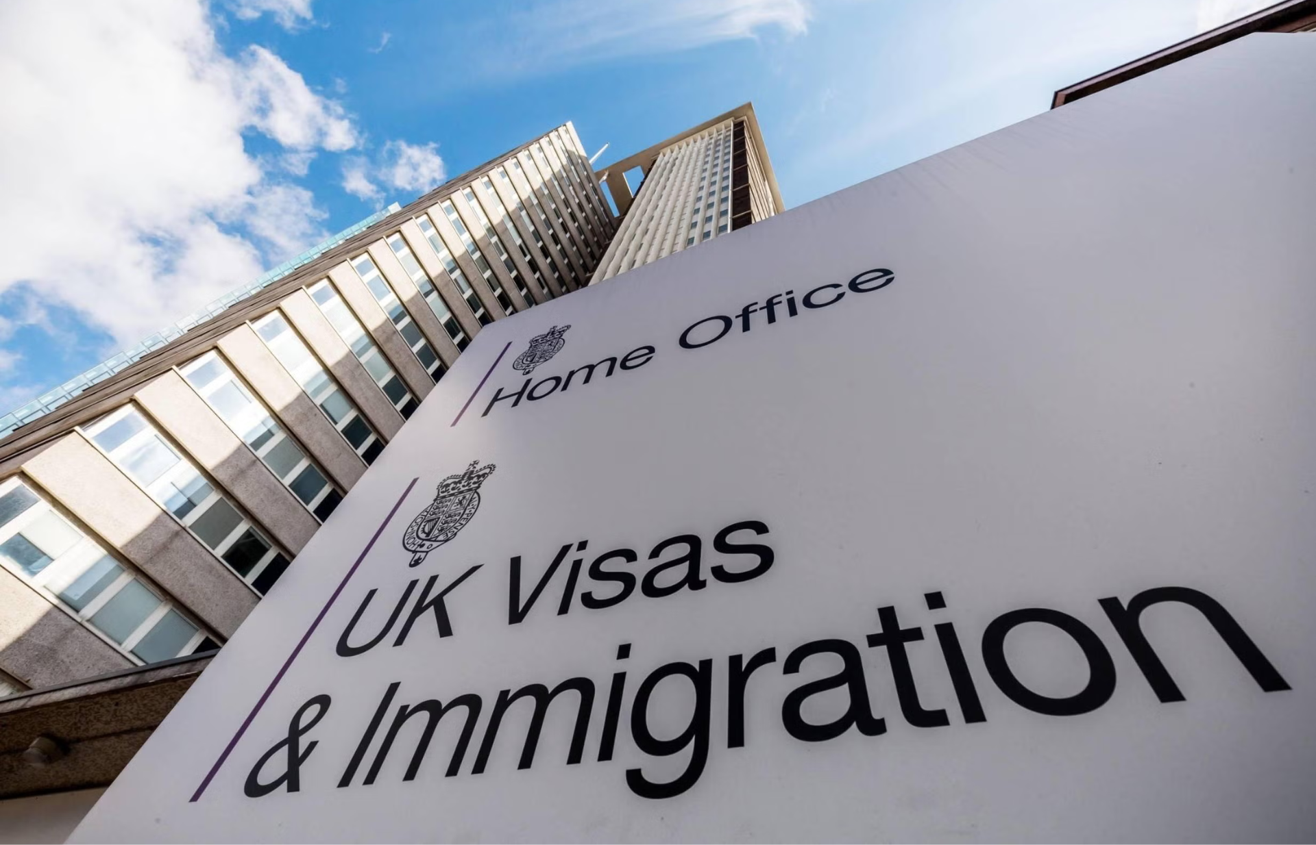 a sign of Home Office and UK Viasas & Immigration