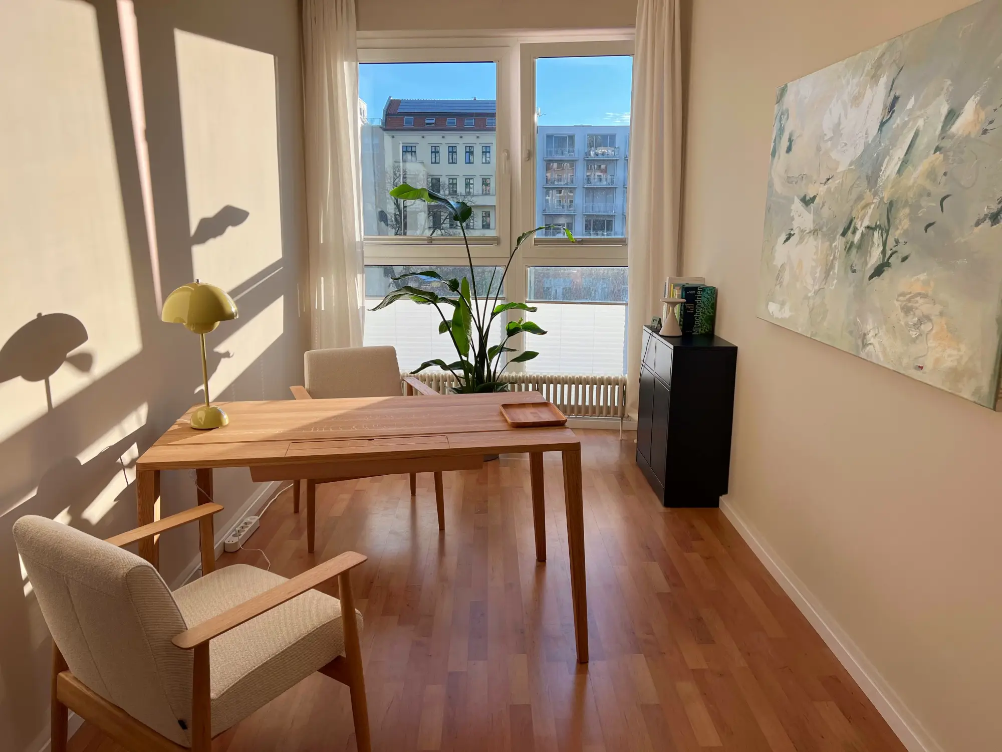 Patientin erhält eine Vitamin-Infusion in der Praxis Dobler & Hoos in Berlin Mitte