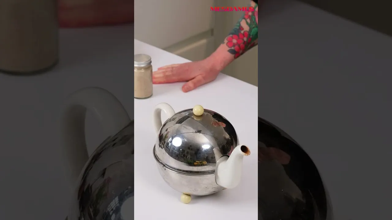 Aller vers les autres est un cauchemar. C'est trop difficile ! C'est un problème d'ocytocine ! Pour la faire grimper, il faut de l'avoine !