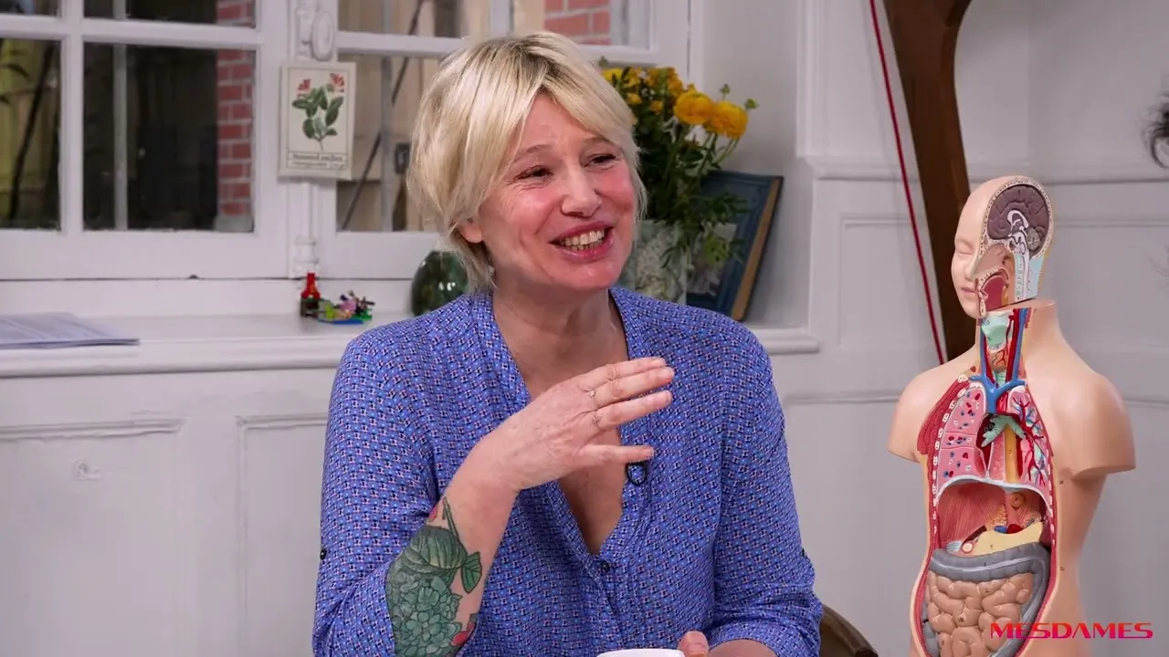 À la péri-ménopause ou à la ménopause, certaines femmes voient se former une petite bouée (autrement appelée le pneu) autour du ventre.