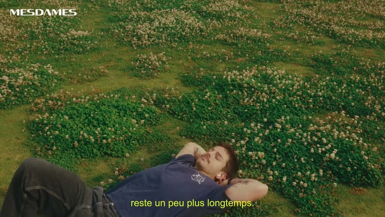 Lucas a 25 ans lorsque Christèle, sa maman, meurt d’un accident. Trois ans plus tard, Lucas adresse cette lettre à sa mère depuis Tokyo.