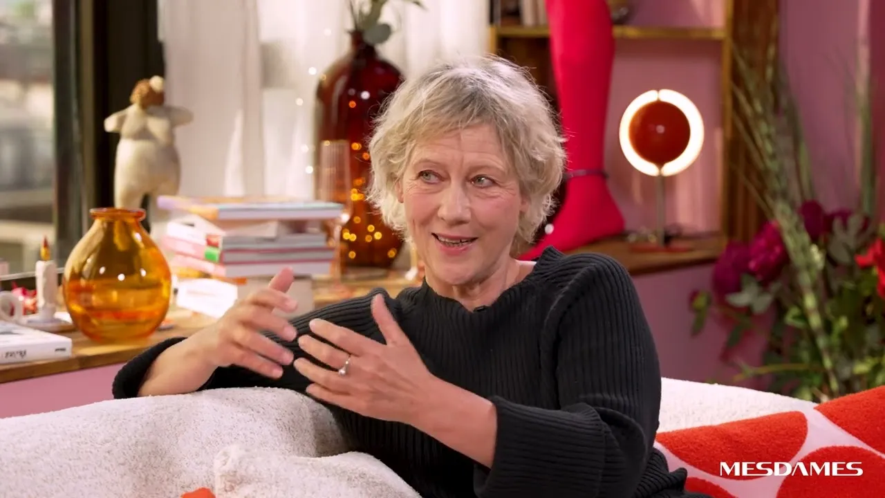 Comment la fiction invisibilise-t-elle les femmes de plus de 45 ans ? Sophie Bourel, comédienne et membre de l'AAFA (Actrice - Acteurs de France Associés), dresse un état des lieux et nous parle de la nécessité de changer les mentalités pour changer la société.