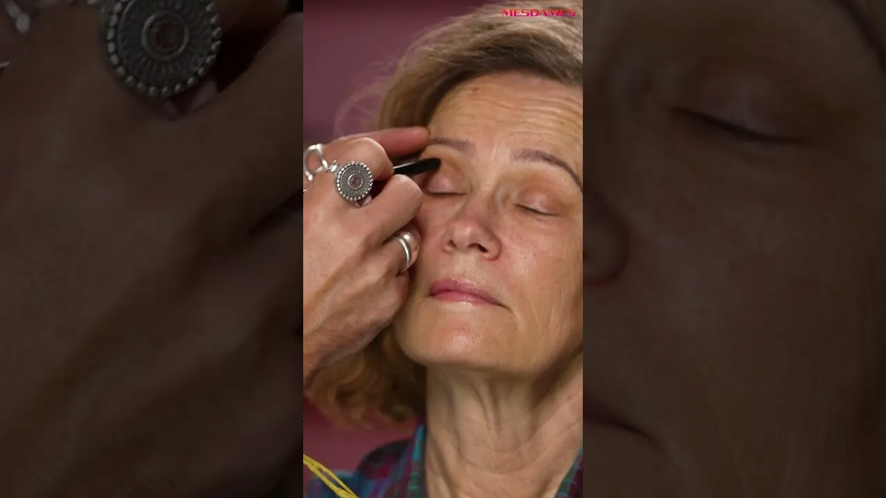 Mesdames en collaboration avec @lancomeofficial vous proposent de rencontrer @fredmarin_makeupartist le maquilleur des stars.Il nous apprend aujourd’hui à maquiller nos paupières et ouvrir notre regard !Rendez-vous tous les mardis à 18h pour de nouveaux conseils maquillage !