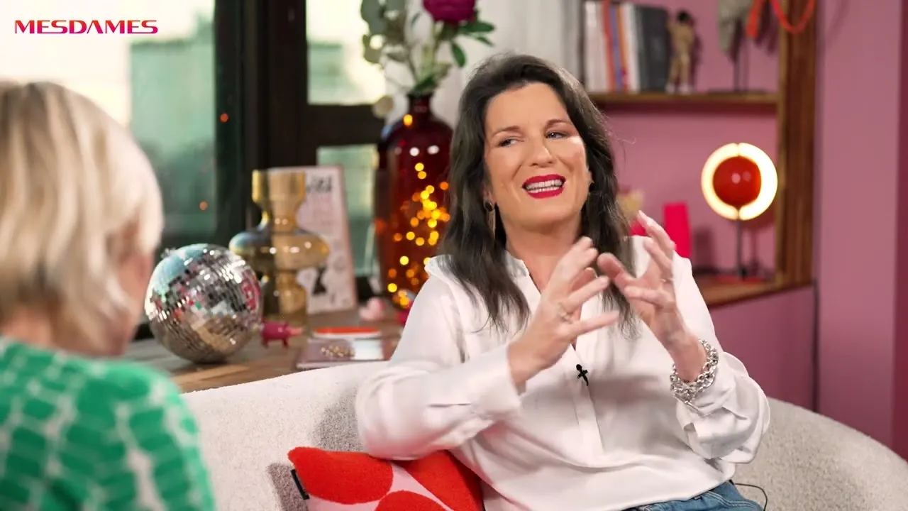 Sur le canapé de Mesdames, Anne Bouillon, avocate engagée, nous livre son parcours au service des femmes qui ont subi des violences ou de la domination masculine. Animée par une conviction féministe profonde, elle nous partage son vécu de femme, ses réflexions sur l'évolution de la société, sur le procès Pelicot et sur la culture du viol.