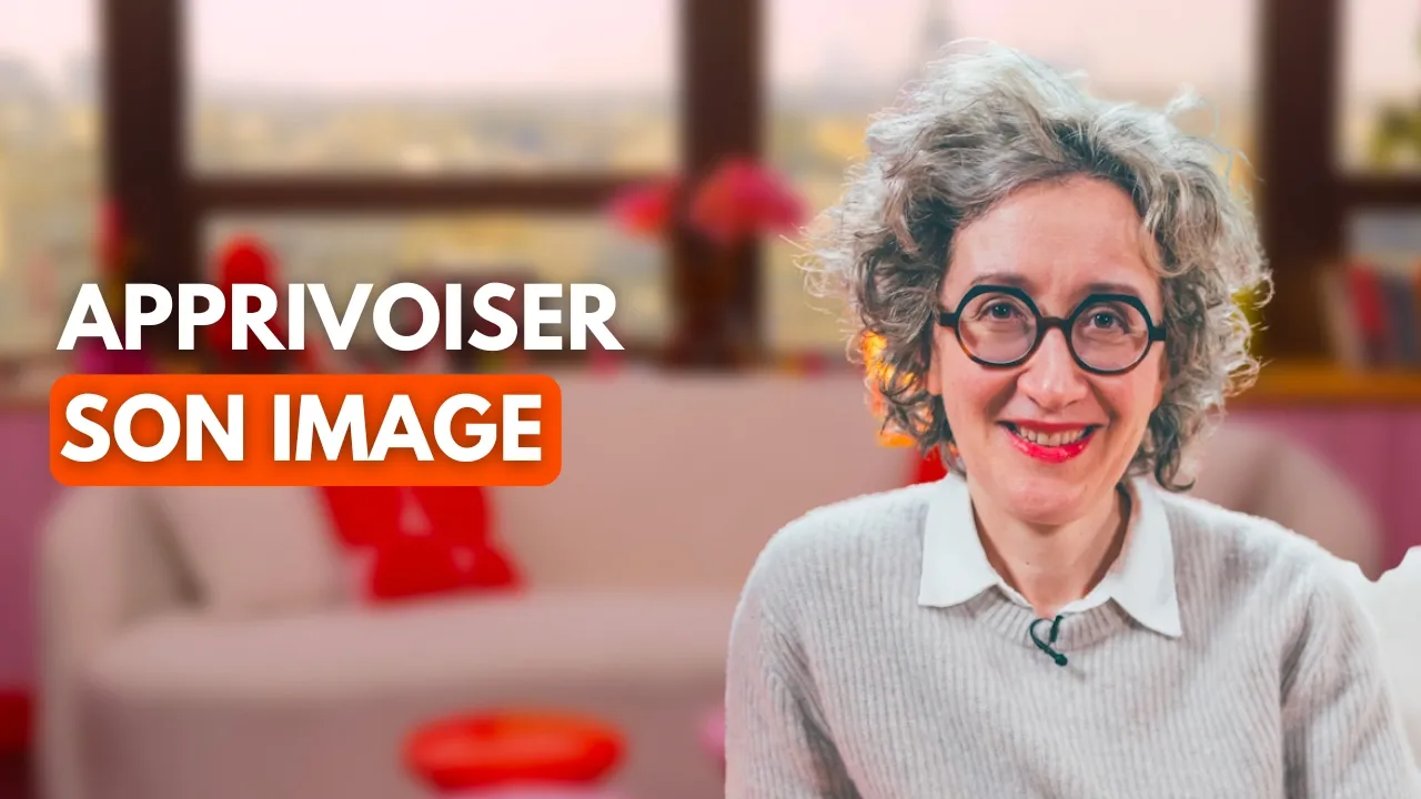 Béatrice ne se reconnaît plus sur les photos depuis son opération de la mâchoire à 19 ans. Amélie Manzouk l'aide à retrouver son image.