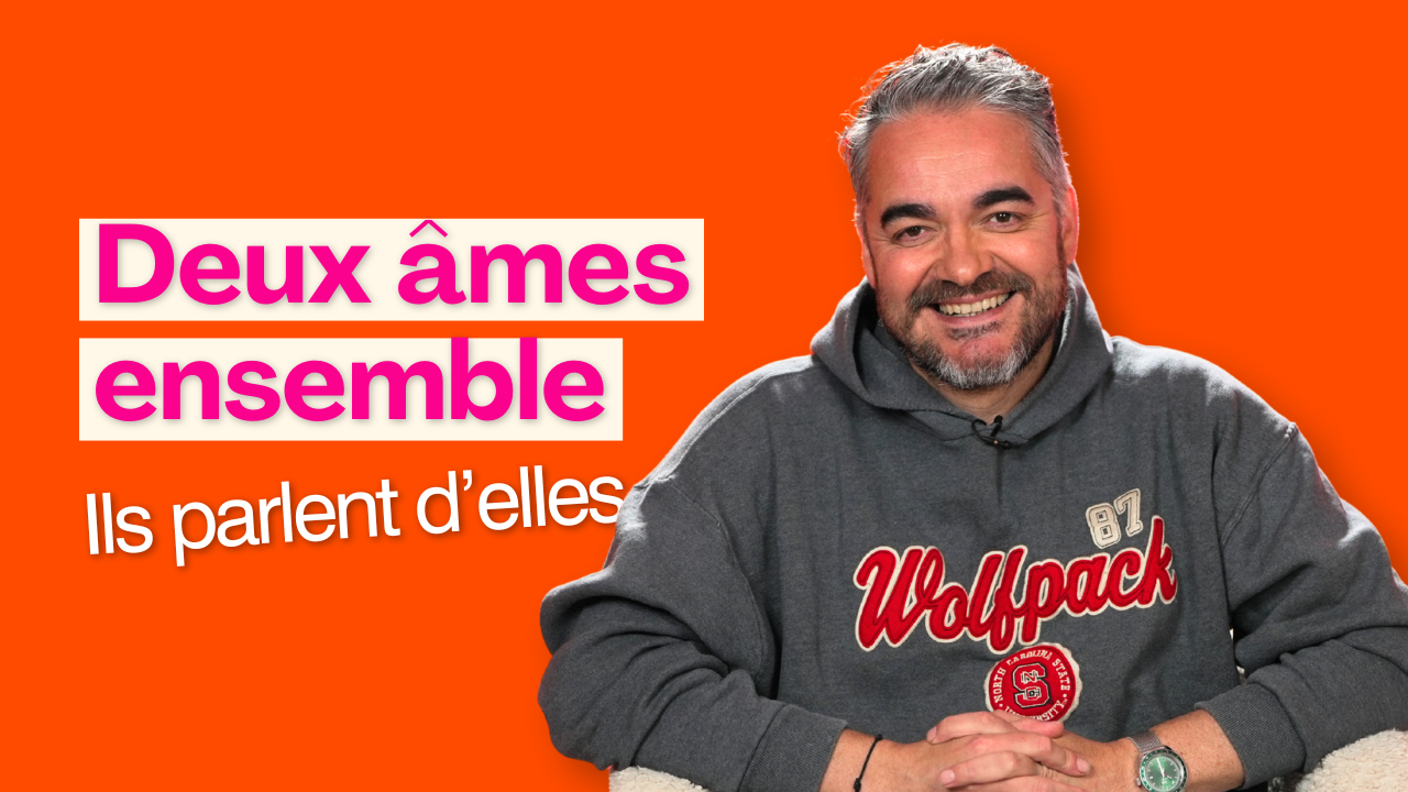 Roland admire sa femme Émilie depuis dix ans, mais les mots lui résistent. Le fauteuil de Mesdames change tout. Un épisode de Ils parlent d'elle.