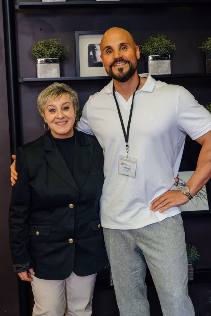 Bilder vorher nachher abnehmen sind nur ein Teil der Wahrheit – hier geht es um echte Begleitung: Andreas Kotte mit Teilnehmerin Maria im Austausch.