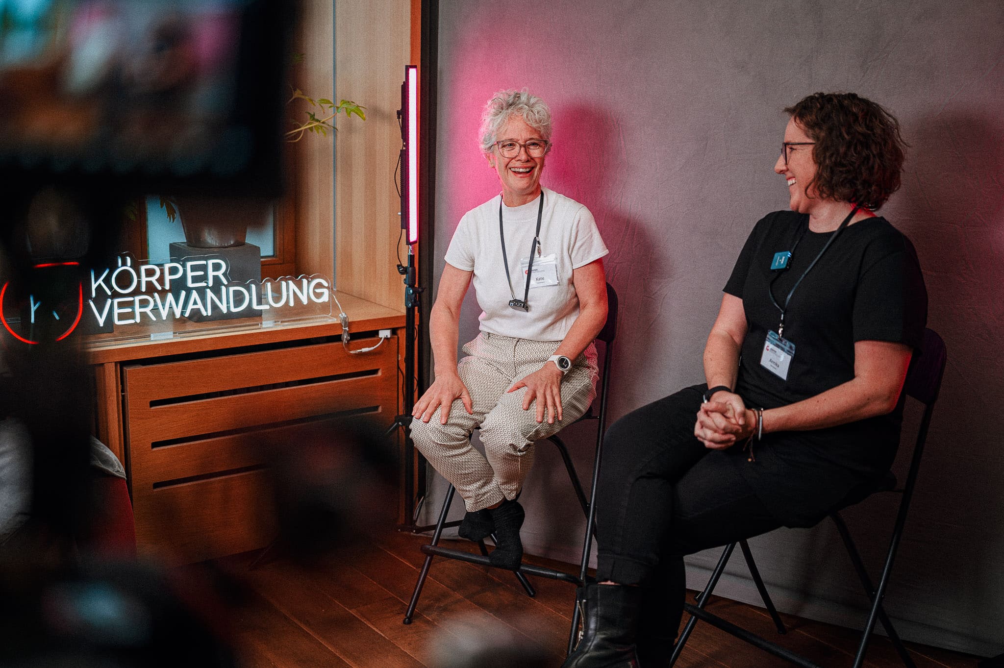 Teilnehmerin Kate beim Interview über ihre Abnahmeerfolge mit Körperverwandlung – 12 kg weniger trotz Wechseljahren