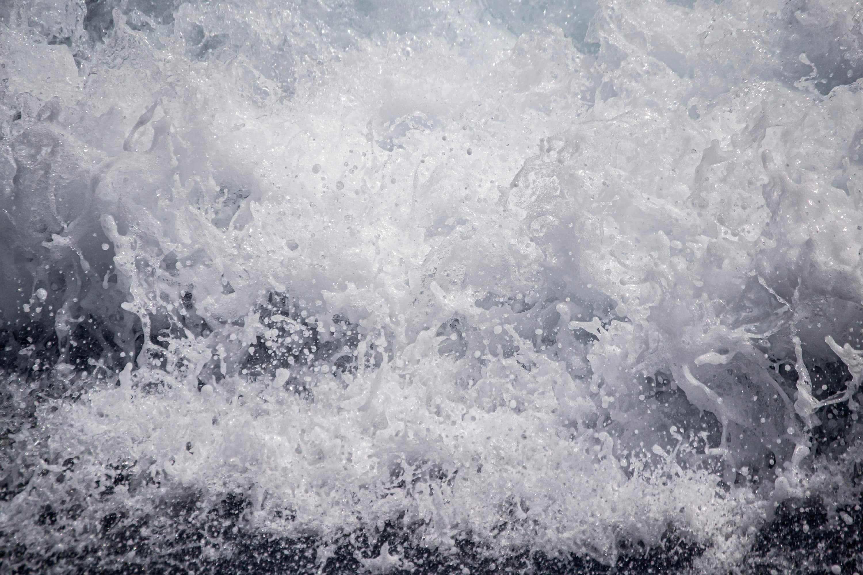 Sea spray illuminated by sunlight — fine art photograph revealing the poetry of movement by Maison TALI.