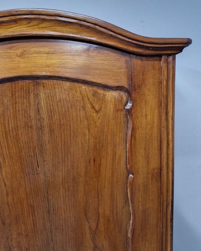 #szafaludwikowska   #mebelzcharakterem   #antyki   #meblezhistorią   #drewnianaszafa   #mebledębowe   #klasycznestylizacje   #antykstyl   #wnętrzezklimatem   #polskieantyki   #meblezprzeszłością   #szafazpółkami