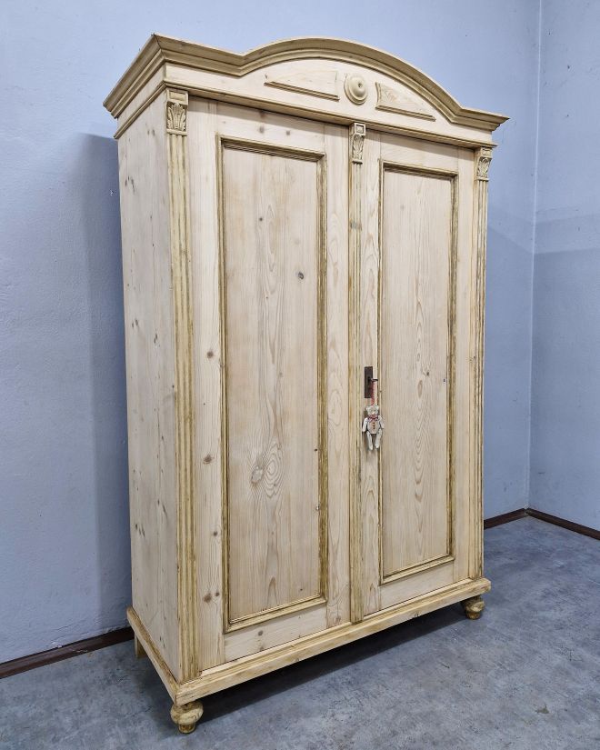 #szafaludwikowska   #meblezduszą   #dębowamebel   #staremeble   #antyki   #meblerustykalne   #drewnianeszafy   #meblevintage   #renowacjamebli   #stylklasyczny   #antykimarki   #wnętrzazduszą