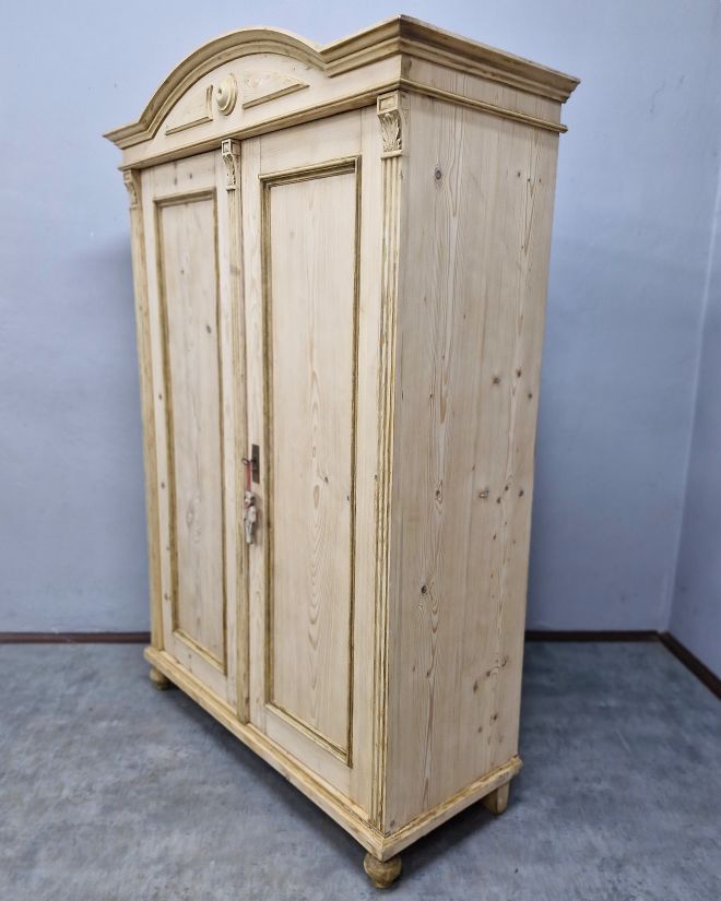 #szafaludwikowska   #meblezduszą   #dębowamebel   #staremeble   #antyki   #meblerustykalne   #drewnianeszafy   #meblevintage   #renowacjamebli   #stylklasyczny   #antykimarki   #wnętrzazduszą