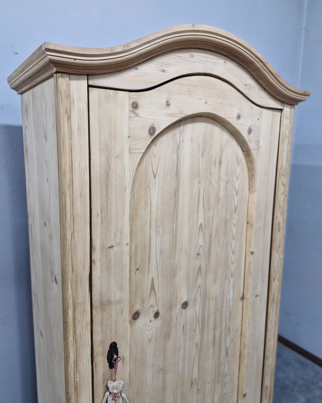 #szafaludwikowska   #meblezduszą   #dębowamebel   #staremeble   #antyki   #meblerustykalne   #drewnianeszafy   #meblevintage   #renowacjamebli   #stylklasyczny   #antykimarki   #wnętrzazduszą