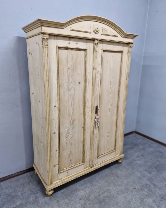 #szafaludwikowska   #meblezduszą   #dębowamebel   #staremeble   #antyki   #meblerustykalne   #drewnianeszafy   #meblevintage   #renowacjamebli   #stylklasyczny   #antykimarki   #wnętrzazduszą