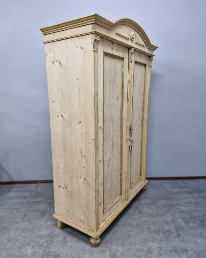 #szafaludwikowska   #meblezduszą   #dębowamebel   #staremeble   #antyki   #meblerustykalne   #drewnianeszafy   #meblevintage   #renowacjamebli   #stylklasyczny   #antykimarki   #wnętrzazduszą