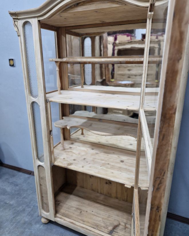 #serwantkaludwikowska   #mebleczereśniowe   #mebleantyczne   #antyki   #staremeble   #meblezduszą   #meblevintage   #serwantka   #ludwikowskiestyl   #meblezcharakterem   #klasycznewnętrze   #antykimarki