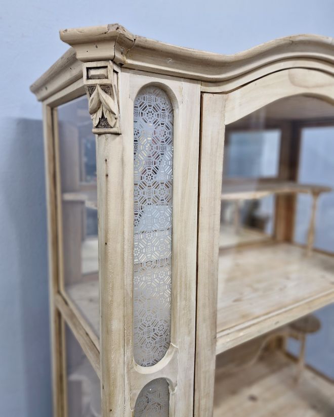 #serwantkaludwikowska   #mebleczereśniowe   #mebleantyczne   #antyki   #staremeble   #meblezduszą   #meblevintage   #serwantka   #ludwikowskiestyl   #meblezcharakterem   #klasycznewnętrze   #antykimarki