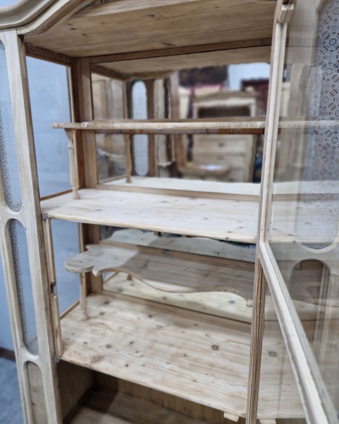 #serwantkaludwikowska   #mebleczereśniowe   #mebleantyczne   #antyki   #staremeble   #meblezduszą   #meblevintage   #serwantka   #ludwikowskiestyl   #meblezcharakterem   #klasycznewnętrze   #antykimarki