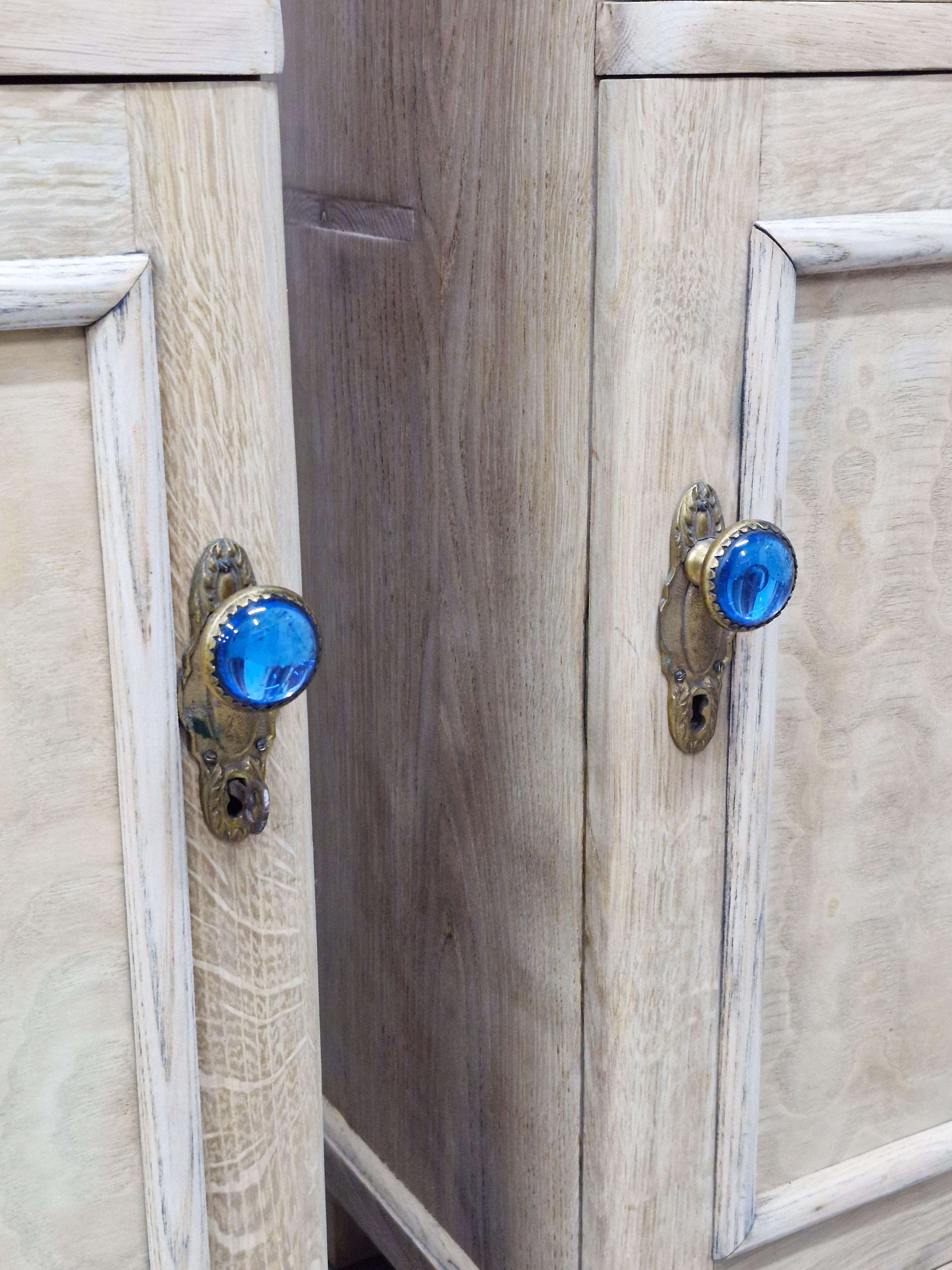 #szafkinocneantyczne   #dęboweszafki   #staremeble   #antyki   #meblezduszą   #meblevintage   #mebleręcznieoczyszczone   #mebleartystyczne   #mebleklimatyczne   #meblehistoryczne   #antykimarki   #rustykalnystyl