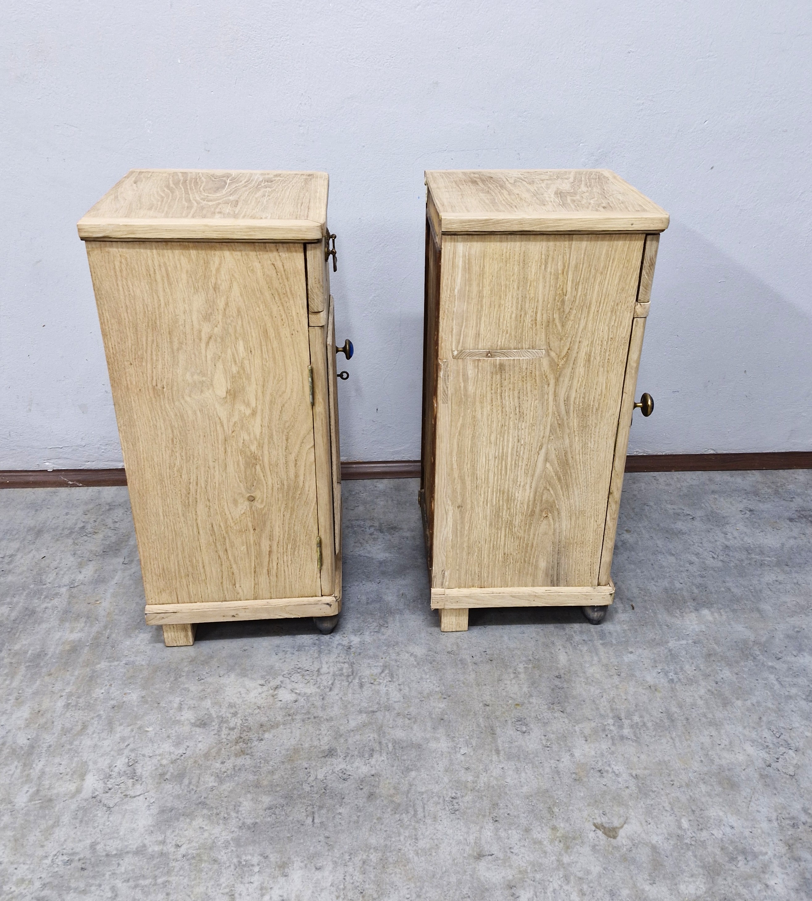 #szafkinocneantyczne   #dęboweszafki   #staremeble   #antyki   #meblezduszą   #meblevintage   #mebleręcznieoczyszczone   #mebleartystyczne   #mebleklimatyczne   #meblehistoryczne   #antykimarki   #rustykalnystyl