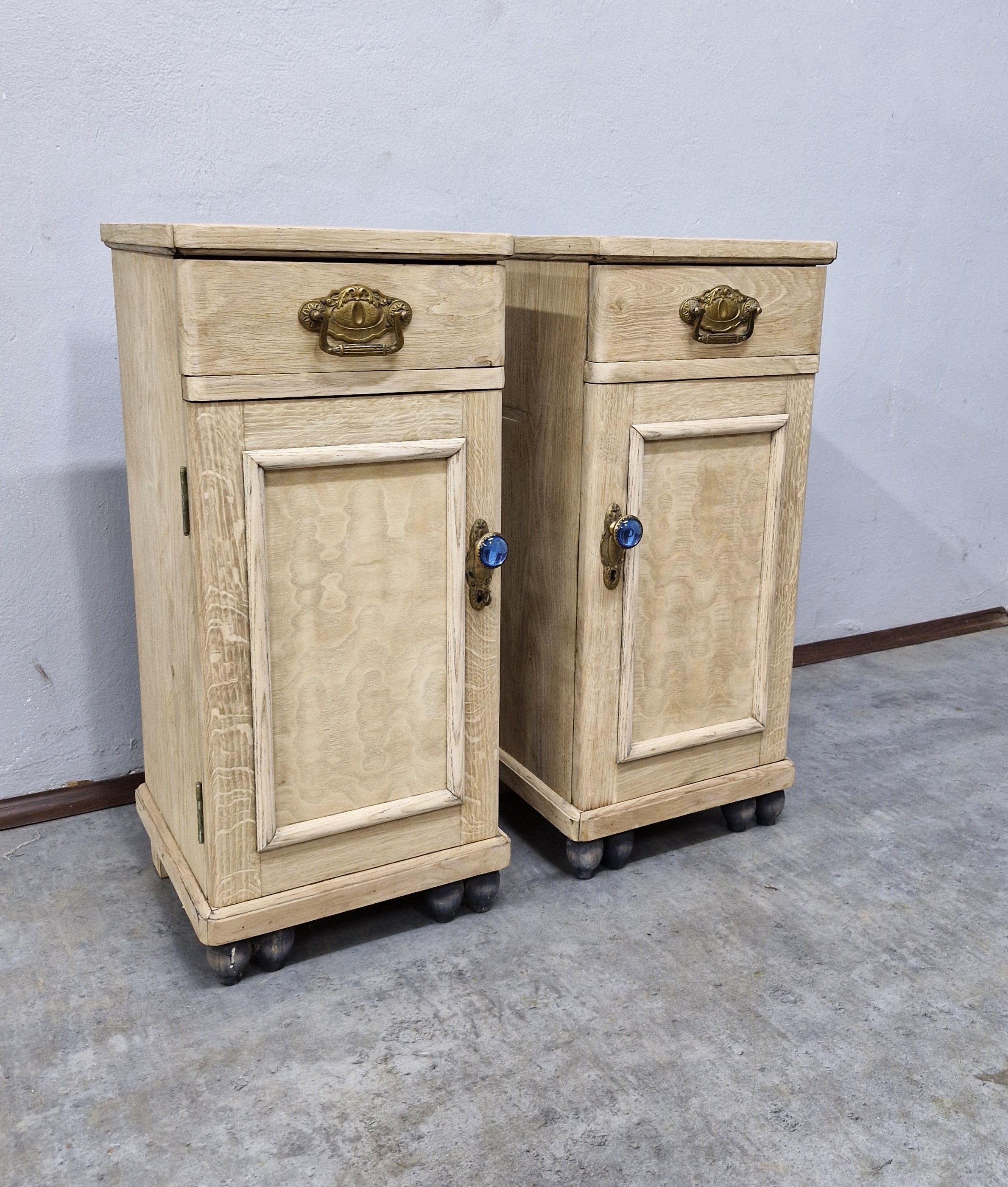 #szafkinocneantyczne   #dęboweszafki   #staremeble   #antyki   #meblezduszą   #meblevintage   #mebleręcznieoczyszczone   #mebleartystyczne   #mebleklimatyczne   #meblehistoryczne   #antykimarki   #rustykalnystyl