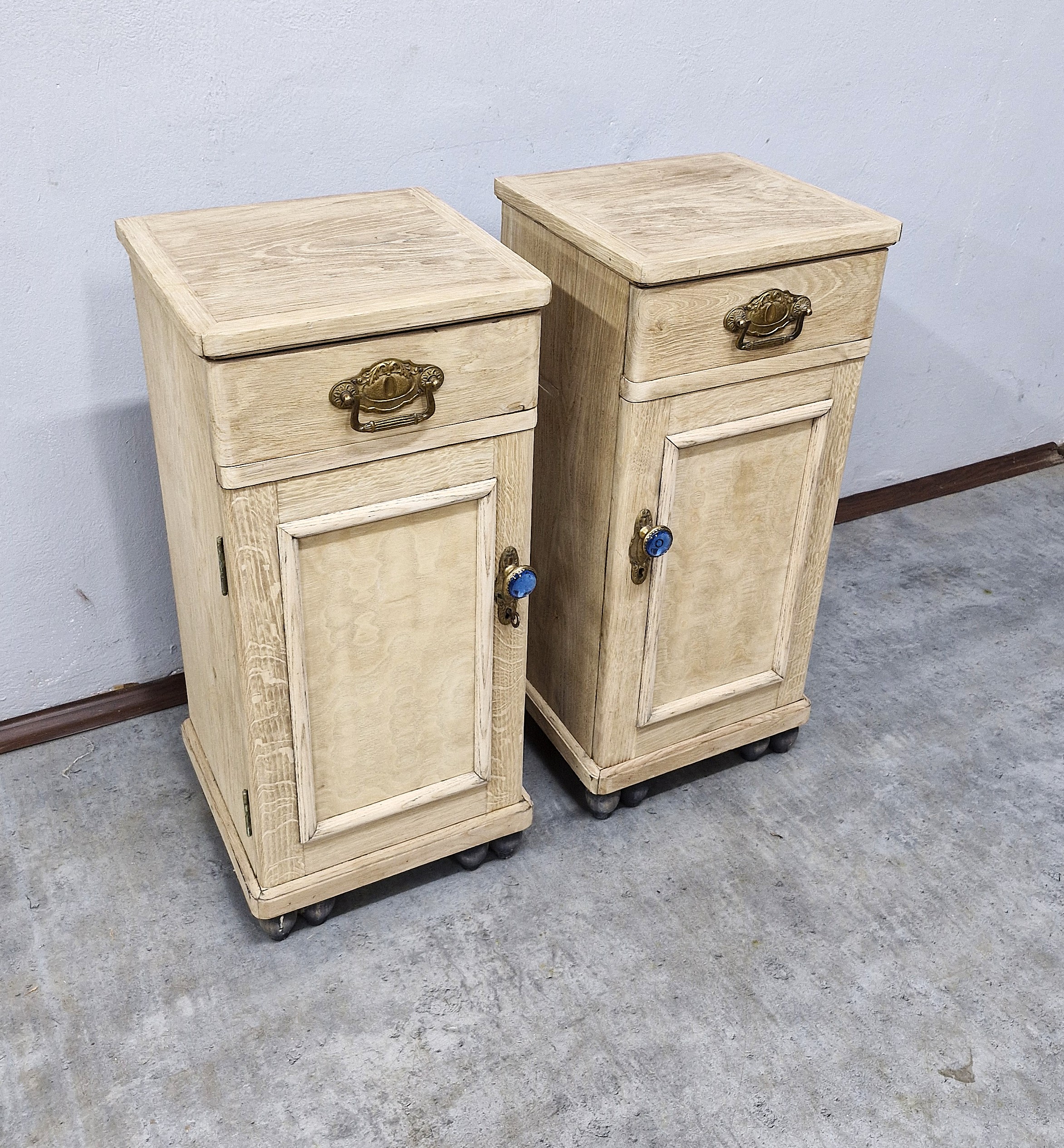 #szafkinocneantyczne   #dęboweszafki   #staremeble   #antyki   #meblezduszą   #meblevintage   #mebleręcznieoczyszczone   #mebleartystyczne   #mebleklimatyczne   #meblehistoryczne   #antykimarki   #rustykalnystyl