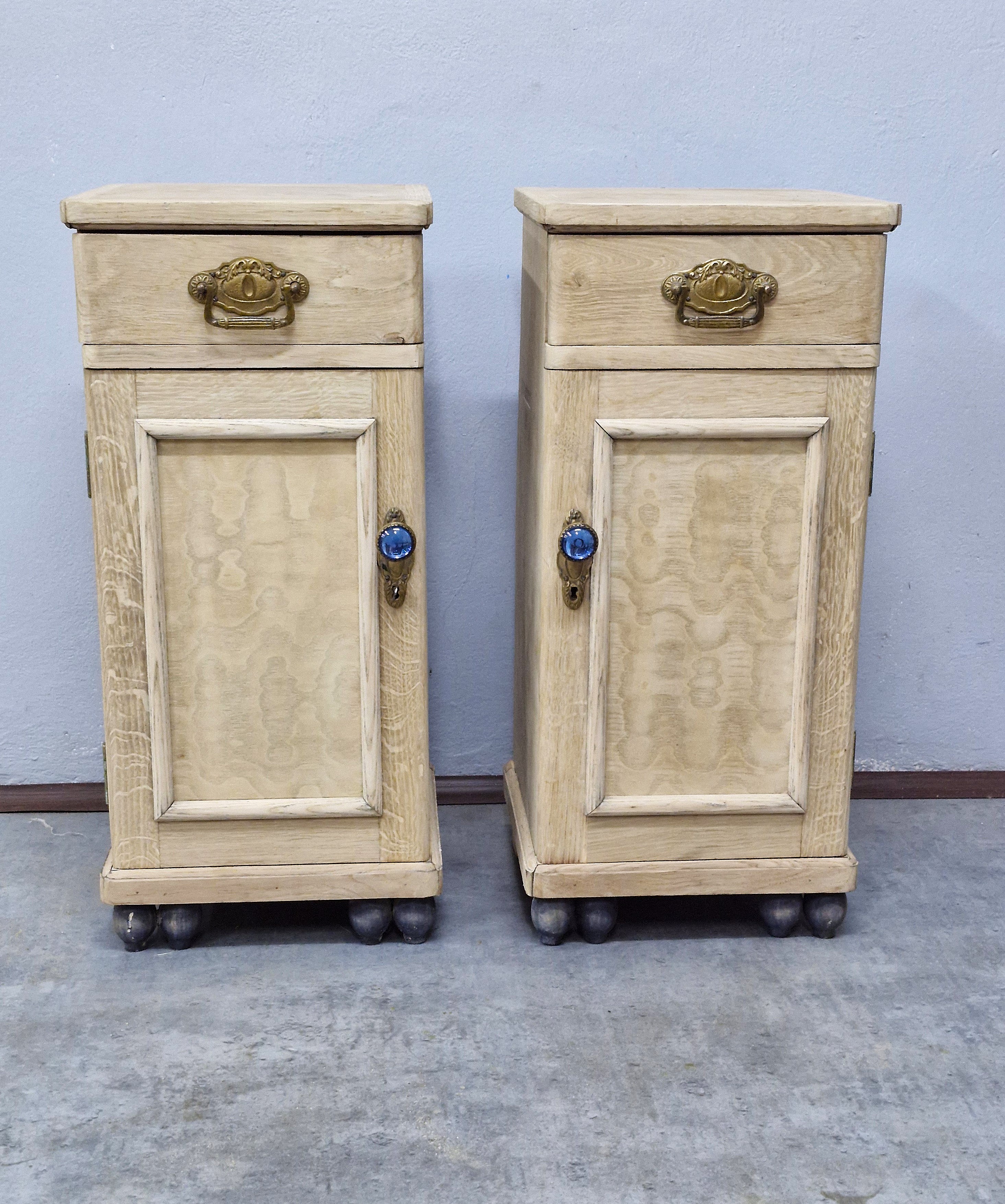 #szafkinocneantyczne   #dęboweszafki   #staremeble   #antyki   #meblezduszą   #meblevintage   #mebleręcznieoczyszczone   #mebleartystyczne   #mebleklimatyczne   #meblehistoryczne   #antykimarki   #rustykalnystyl