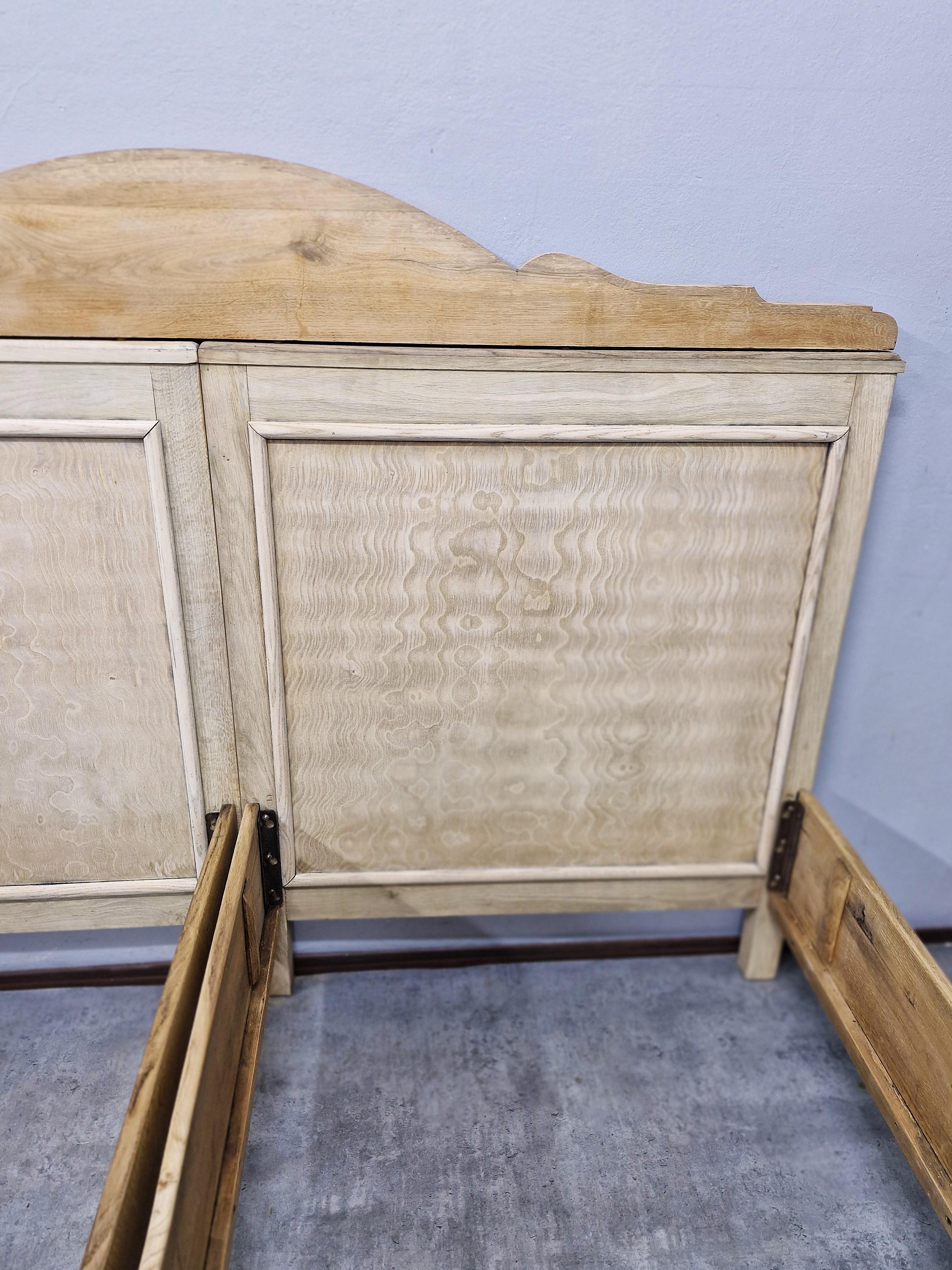 #dębowelóżko   #łóżkoantyczne   #antykilóżko   #mahoń   #meblezmahoniu   #mebleantyczne   #sypialniazklimatem   #stylowesypialnie   #meblezduszą   #meblevintage   #łóżkozepoką   #antykimarki