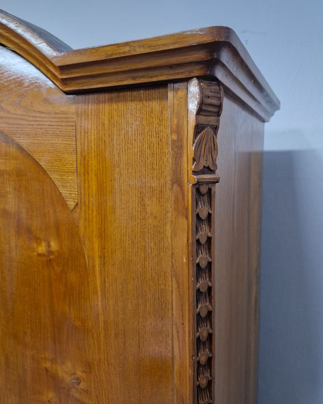 #szafaludwikowska   #mebelzcharakterem   #antyki   #meblezhistorią   #drewnianaszafa   #mebledębowe   #klasycznestylizacje   #antykstyl   #wnętrzezklimatem   #polskieantyki   #meblezprzeszłością   #szafazpółkami