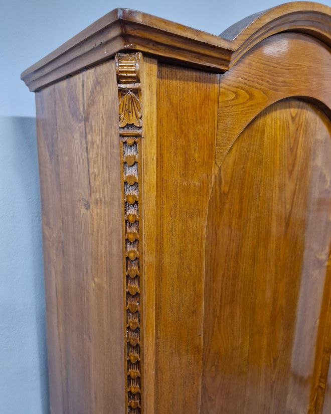 #szafaludwikowska   #mebelzcharakterem   #antyki   #meblezhistorią   #drewnianaszafa   #mebledębowe   #klasycznestylizacje   #antykstyl   #wnętrzezklimatem   #polskieantyki   #meblezprzeszłością   #szafazpółkami